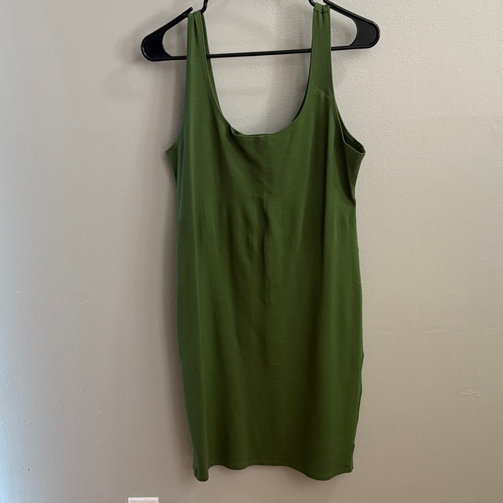 Elegant Green Sleeveless Dress